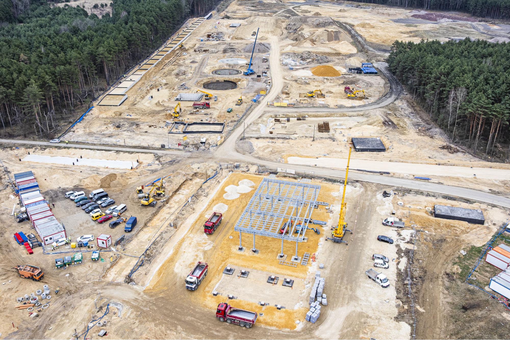 Marzec 2025 - budowa węzła multimodalnego do przeładunku towarów i paliw / Program inwestycyjny Katowice Airport 2024–2032