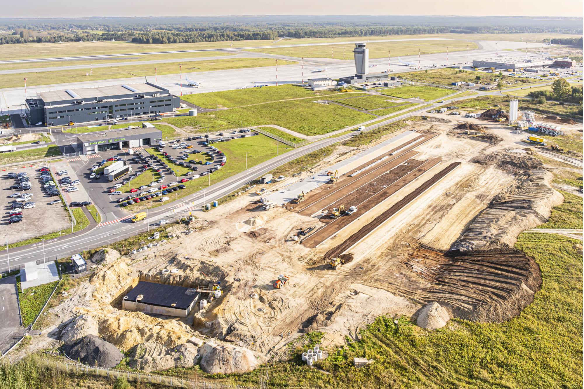 Wrzesień 2024 - budowa parkingu P5 (etap I) / Program inwestycyjny Katowice Airport 2024–2032