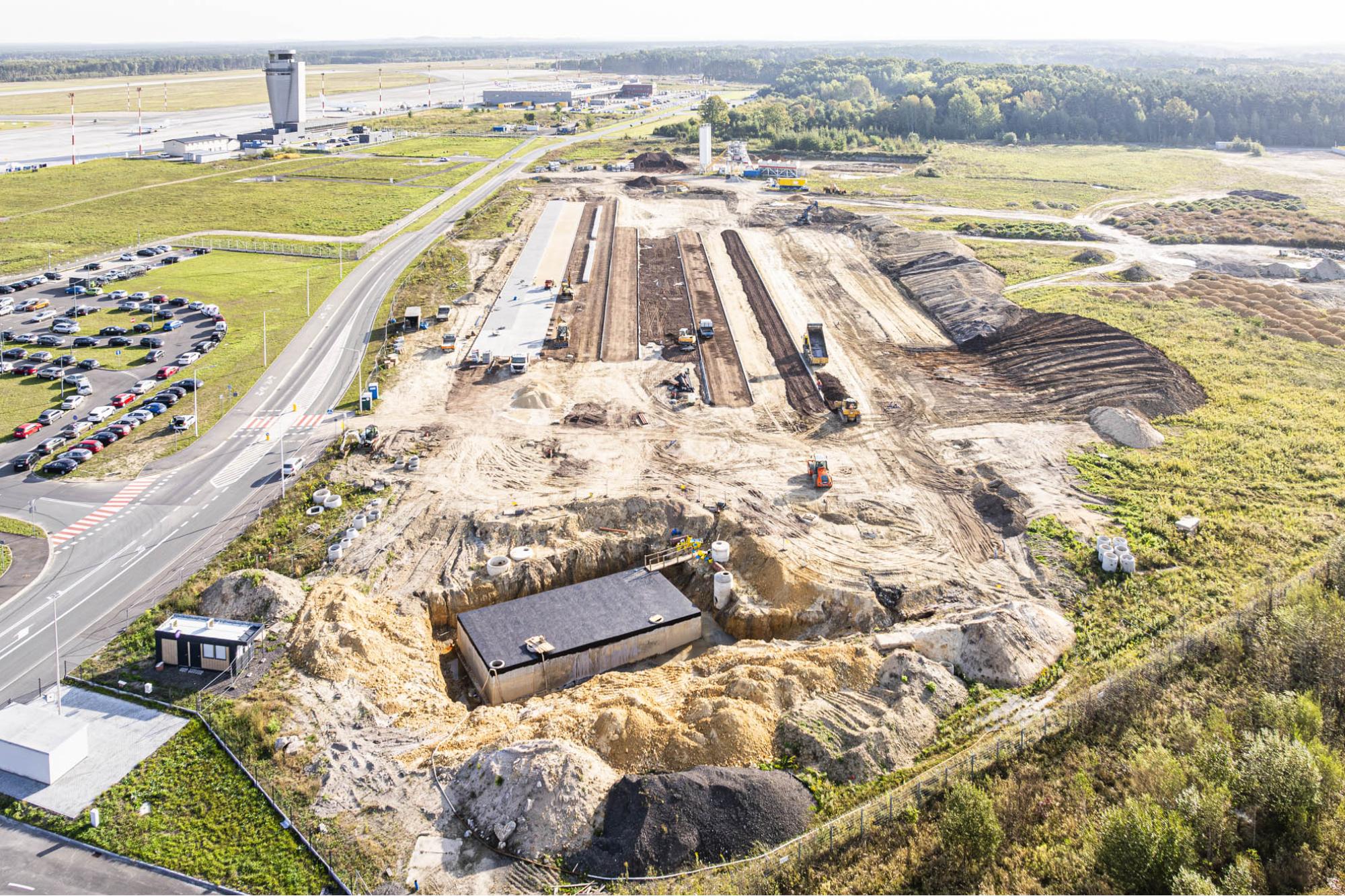 Wrzesień 2024 - budowa parkingu P5 (etap I) / Program inwestycyjny Katowice Airport 2024–2032