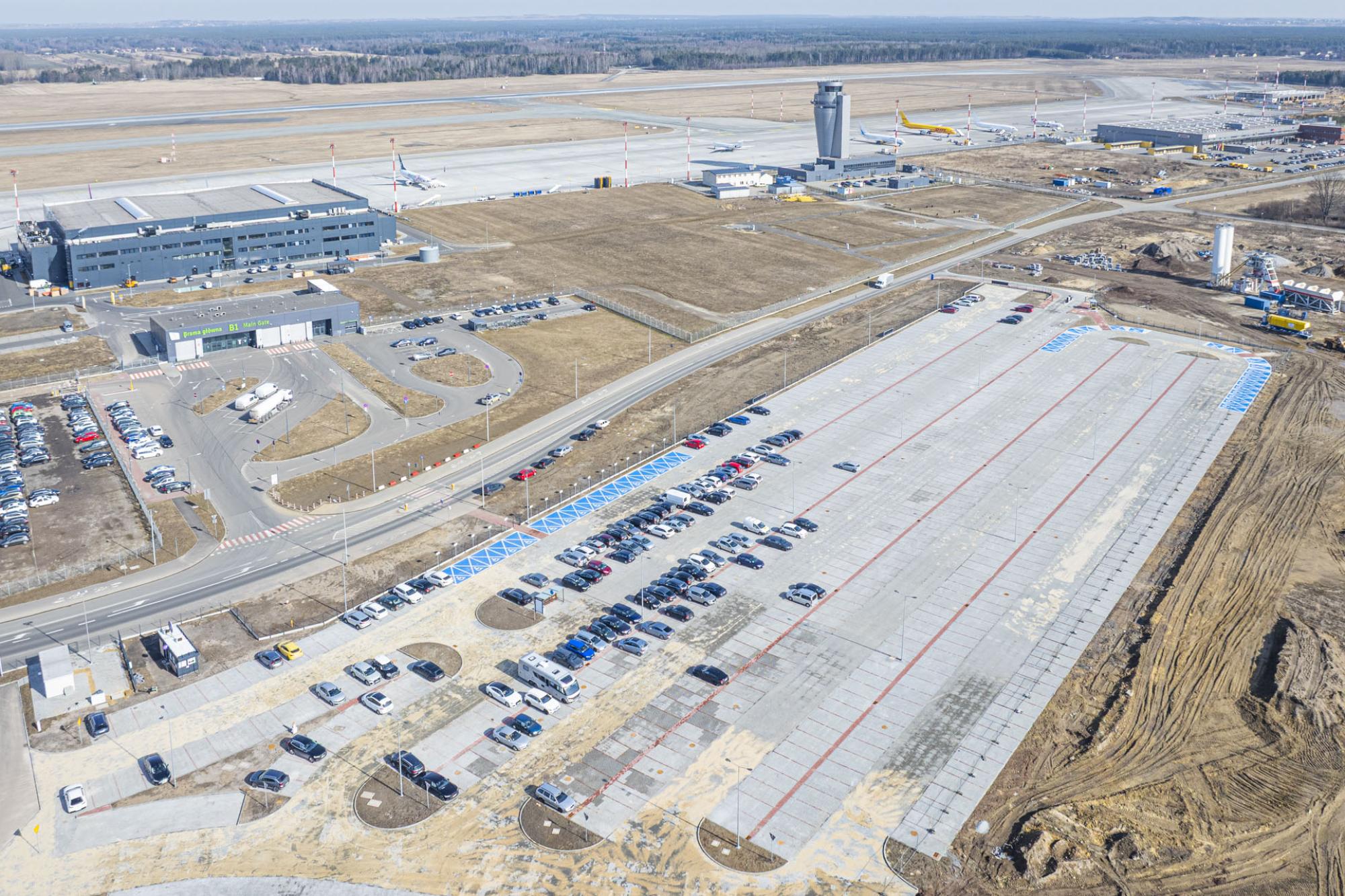 Luty 2025 - budowa parkingu P5 (etap I) / Program inwestycyjny Katowice Airport 2024–2032