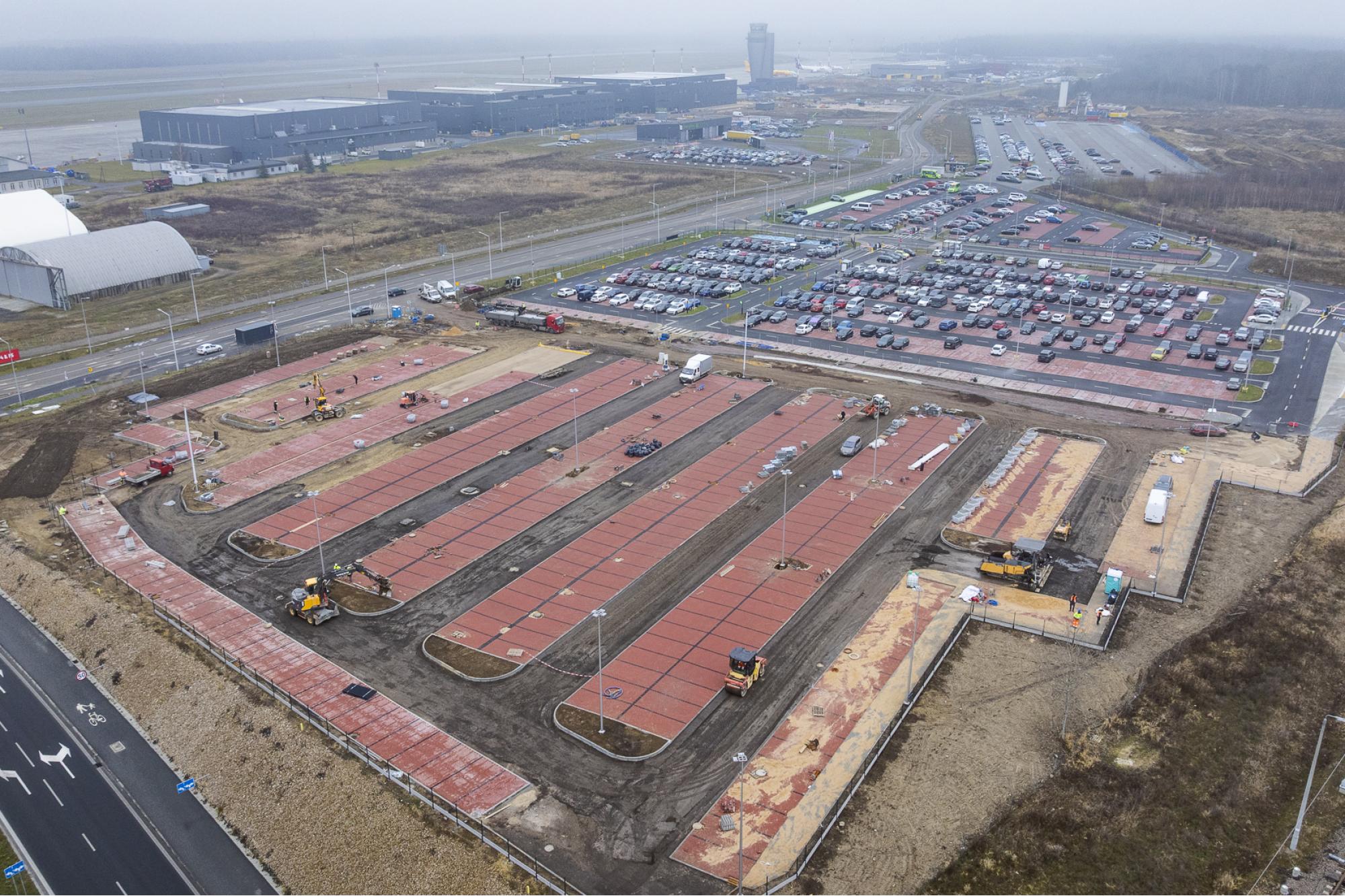 Grudzień 2025 - budowa parkingu P5 (etap I) / Program inwestycyjny Katowice Airport 2024–2032